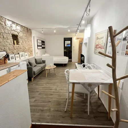 Apartment Living-in-history: Historischer Charme Und Design Dudeldorf
