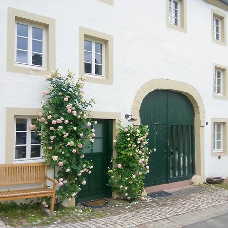 Living-in-history: Historischer Charme Und Design Apartment *
