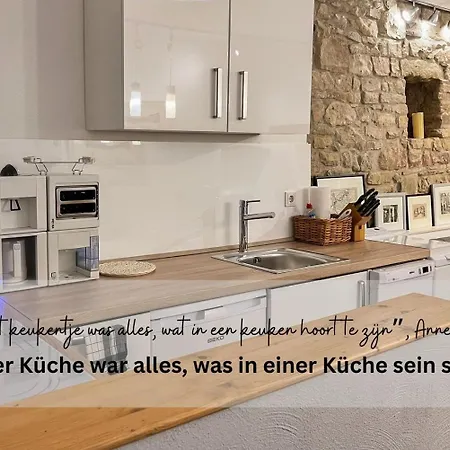 Living-in-history: Historischer Charme Und Design Apartment *
