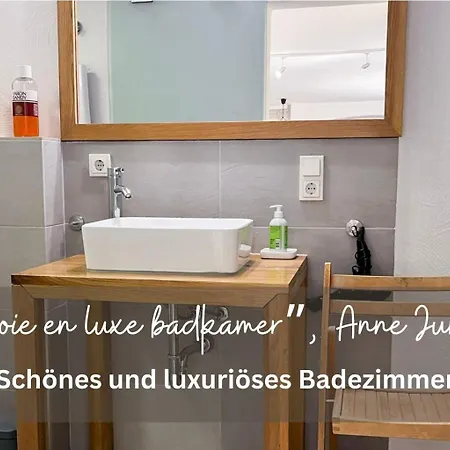 Living-in-history: Historischer Charme Und Design Lejlighed