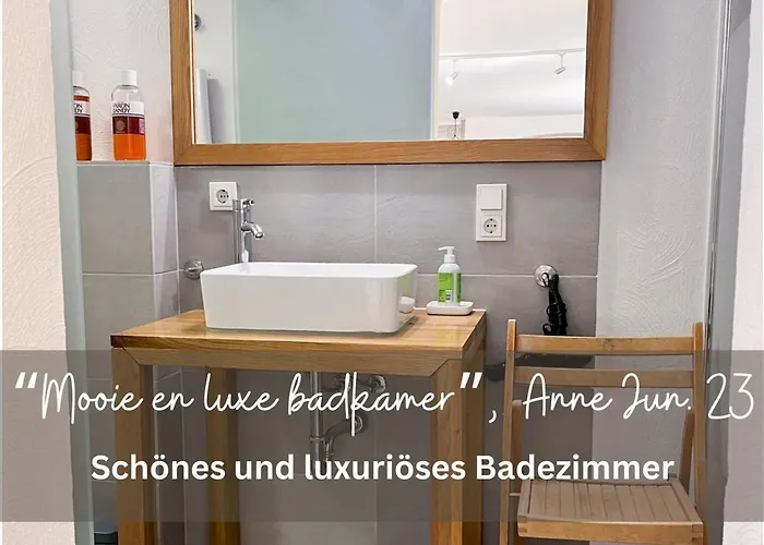 Living-in-history: Historischer Charme Und Design Lägenhet